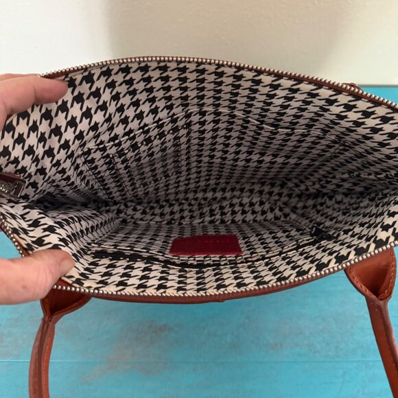 Hobo International Leather Handbag with Zip Closure In Cognac Brown - Picture 8 of 9